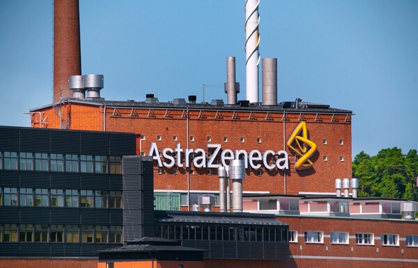 Η AstraZeneca επιστρέφει στις συζητήσεις με την ΕΕ - «Εντός της ημέρας» οι εξηγήσεις για τα εμβόλια