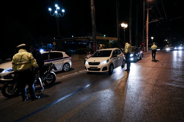 Lοckdown: Αστυνομική επιχείρηση σε Μεσογείων και Βουλιαγμένης- Έλεγχοι σε όλα τα αυτοκίνητα