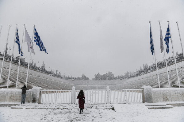 Στα λευκά όλη η Αθήνα - Φωτογραφίες από την χιονισμένη Ακρόπολη και το κέντρο