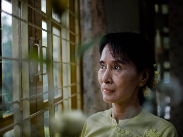 Πραξικόπημα στην Μιανμάρ: Ο στρατός ανέλαβε τον έλεγχο και συνέλαβε την Αούνγκ Σαν Σου Τσι