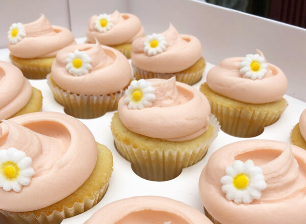 Sex & the City: Το νεοϋορκέζικο ζαχαροπλαστείο Magnolia Bakery έδωσε τη συνταγή του «Carrie cupcake»