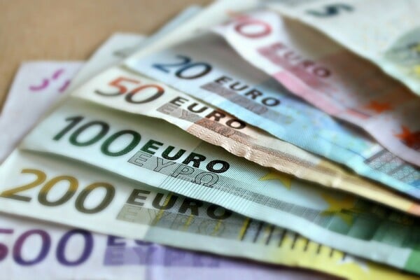 Συντάξεις: Ποιοι θα λάβουν αναδρομικά πάνω από 2.500 ευρώ με τον επανυπολογισμό