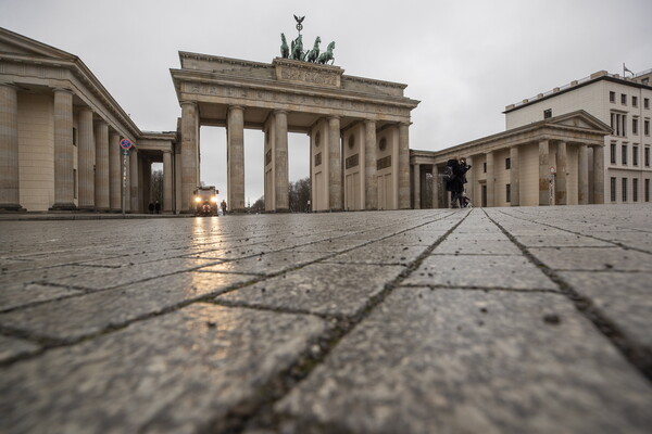 Γερμανία: Πάνω από 40.000 οι νεκροί του κορωνοϊού- Μέρκελ: «Έρχεται η πιο σκληρή φάση της πανδημίας»