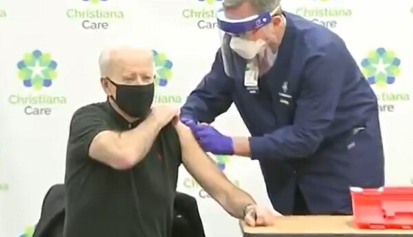 Ο εκλεγμένος Πρόεδρος Τζο Μπάιντεν έλαβε τη δεύτερη δόση του εμβολίου κατά του κορωνοϊού [ΒΙΝΤΕΟ]