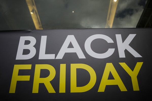 Black Friday: Πότε πέφτει φέτος και τι θα πρέπει να προσέξουν οι καταναλωτές