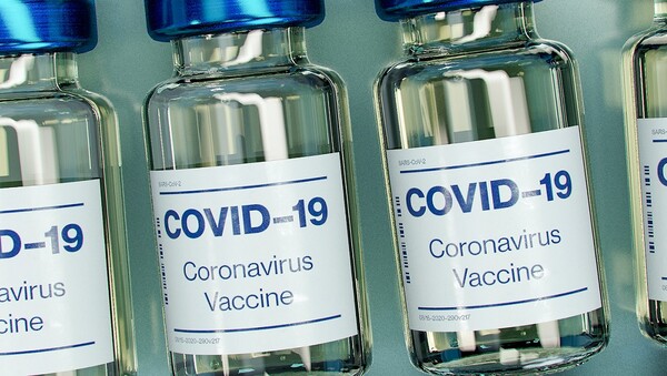 O FDA ενέκρινε την κατεπείγουσα χρήση του εμβολίου των Pfizer/BioNTech κατά του κορωνοϊού