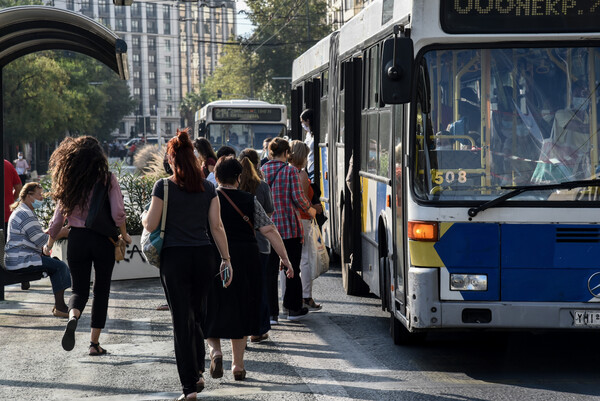 Πάνω από 100 λεωφορεία των ΚΤΕΛ την Δευτέρα στους δρόμους - Ποιες γραμμές ενισχύονται