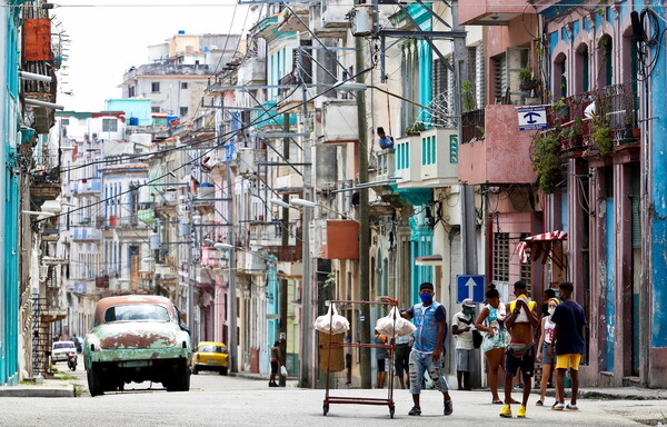 Η Κούβα ανοίγει την οικονομία της στις ιδιωτικές επιχειρήσεις