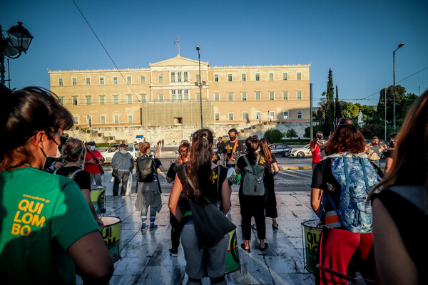 Κοινωνία και δημοκρατία δεν είναι άτρωτες. Ανθεκτικές πρέπει να είναι.