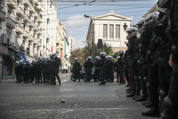 Διεθνής Αμνηστία: Η απαγόρευση των συναθροίσεων παραβιάζει τις υποχρεώσεις της Ελλάδας για τα ανθρώπινα δικαιώματα