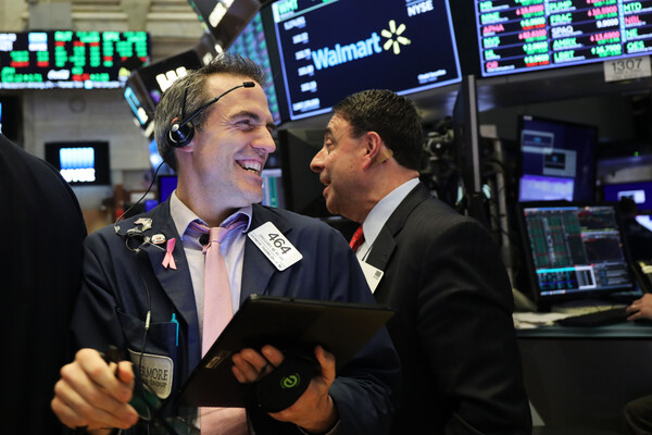 ΗΠΑ: Κλείσιμο με ρεκόρ για Dow Jones και S&P 500 στην τελευταία συνεδρίαση του 2020