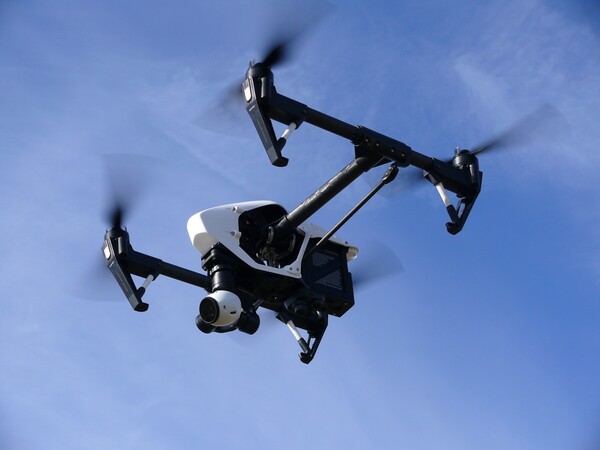 Γαλλία: Παράνομη χρήση drone από το υπουργείο Εσωτερικών για την αστυνόμευση του lockdown