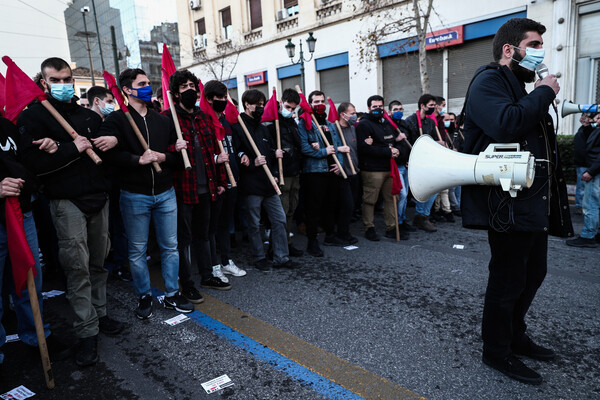 Σε εξέλιξη το πανεκπαιδευτικό συλλαλητήριο- Κλειστοί οι δρόμοι στο κέντρο της Αθήνας