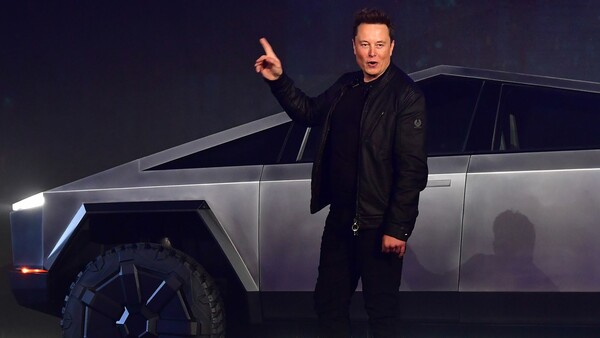 Η Tesla έκανε update και τα αυτοκίνητα μπορούν πλέον να κορνάρουν σαν «εντερικά αέρια»