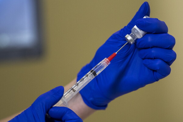 Καναδάς: Ξεκίνησε η διανομή του εμβολίου της Moderna