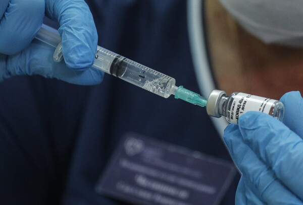 ΕΕ: Μέχρι το τέλος καλοκαιριού θα διατεθούν εμβόλια σε όσους θέλουν να εμβολιαστούν