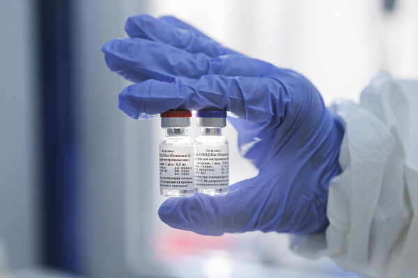 Εμβόλιο της Οξφόρδης: 70% αποτελεσματικότητα ανακοίνωσε η AstraZeneca