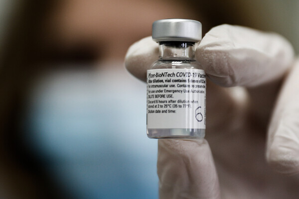 Θεμιστοκλέους: Μόνο μία ελαφριά αλλεργική αντίδραση στο εμβόλιο στην Ελλάδα