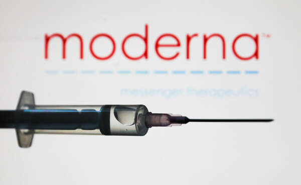 ΗΠΑ: Eγκρίθηκε και το εμβόλιο της Moderna από την FDA