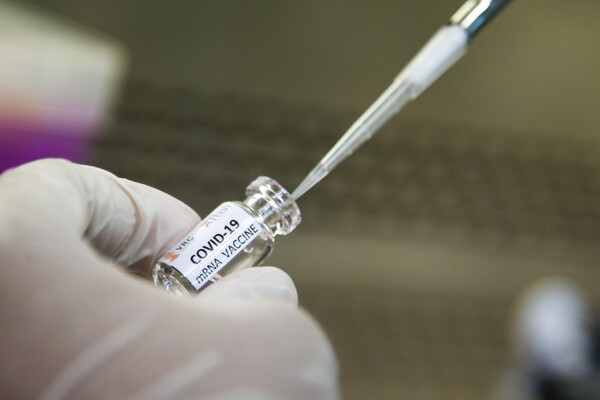 Αξιωματούχος ΠΟΥ: Εμβόλιο πιθανόν «έως τον Μάρτιο» για τους πιο ευάλωτους πληθυσμούς