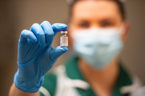 Εμβόλιο Pfizer: Αυξάνονται οι πιέσεις στον Ευρωπαϊκό Οργανισμό Φαρμάκων για έγκριση