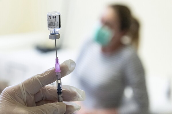 Εμβόλιο: Pfizer και BioNTech υπόσχονται έως 75 εκατ. επιπλέον δόσεις στην ΕΕ το δεύτερο τρίμηνο