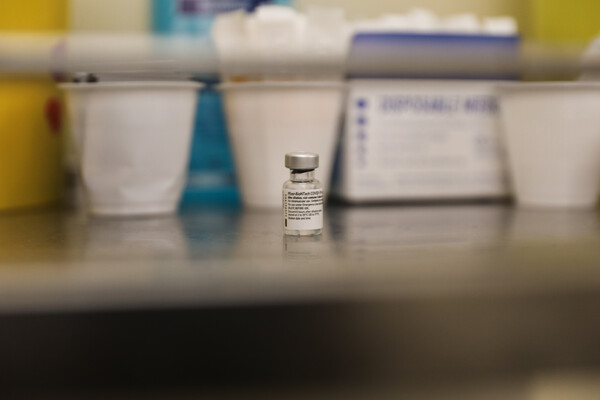 Θεμιστοκλέους: Παραλάβαμε άλλες 100.000 δόσεις από την Pfizer- Πόσα εμβόλια περιμένει η Ελλάδα ανά εταιρεία
