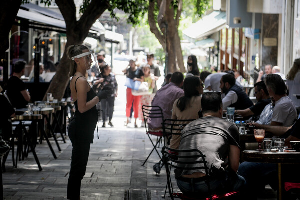 Μείωση ωραρίου στην εστίαση και απαγόρευση κυκλοφορίας πριν τις 12.30 π.μ εισηγούνται οι λοιμωξιολόγοι