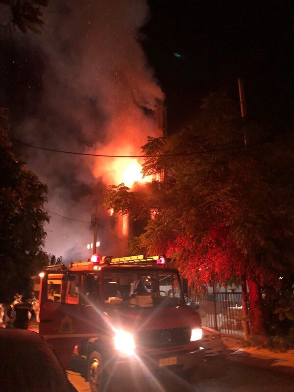 Παλαιό Φάληρο: Φωτιά σε εστιατόριο της Αμφιθέας - Μεγάλη επιχείρηση της πυροσβεστικής