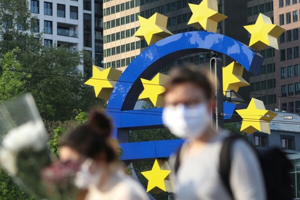 Eurostat: 6,8% ύφεση στην Ευρωζώνη το 2020 εν μέσω πανδημίας