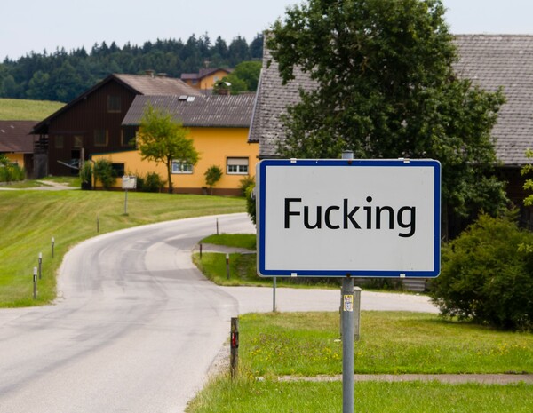 Αυστρία: Το χωριό Fucking αλλάζει όνομα - Mετά τη χλεύη και τις λεηλασίες πινακίδων