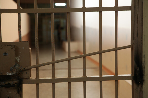Φυλακές Κορυδαλλού: Σωφρονιστικός υπάλληλος προσπάθησε να περάσει ηρωίνη και κάνναβη