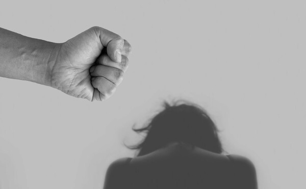 Γαλλία: 16% αύξηση στα περιστατικά ενδοοικογενειακής βίας το 2019