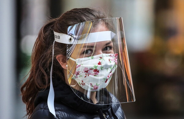 Γαλλία: «Μη χρησιμοποιείτε πλέον υφασμάτινη μάσκα» λέει ο υπουργός Υγείας