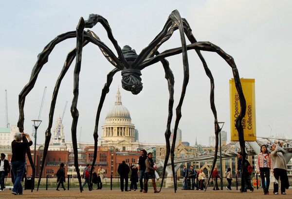 Γιατί η Λουίζ Μπουρζουά δημιούργησε τις γιγάντιες, χαλύβδινες αράχνες της