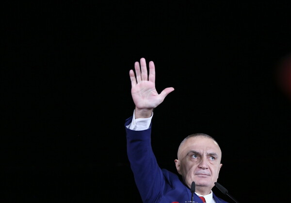 Κορωνοϊός: Σάλος στην Αλβανία από τη συμμετοχή του προέδρου Μέτα σε πάρτι - Επιβλήθηκαν πρόστιμα [ΒΙΝΤΕΟ]