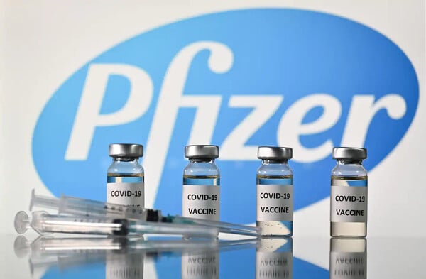 Eμβόλιo Pfizer: «Aποτελεσματικό απέναντι στις μεταλλάξεις του κορωνοϊού από Βρετανία και Νότια Αφρική»