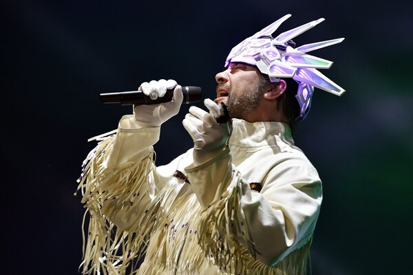 Ο τραγουδιστής των Jamiroquai ξεκαθαρίζει πως ο «Βίκινγκ» στο Καπιτώλιο δεν ήταν αυτός