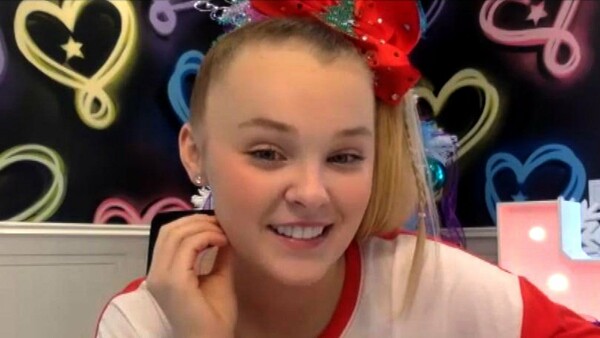 JoJo Siwa: Η 17χρονη σταρ του YouTube έκανε coming out και δηλώνει πανευτυχής