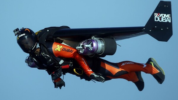 Νεκρός διάσημος stuntman - Ο "Jetman" της Γαλλίας σκοτώθηκε στο Ντουμπάι ενώ προπονούνταν