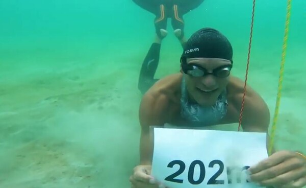 Νέο παγκόσμιο ρεκόρ Γκίνες: Μακροβούτι επί 202 μέτρα με μόλις μια ανάσα (Βίντεο)