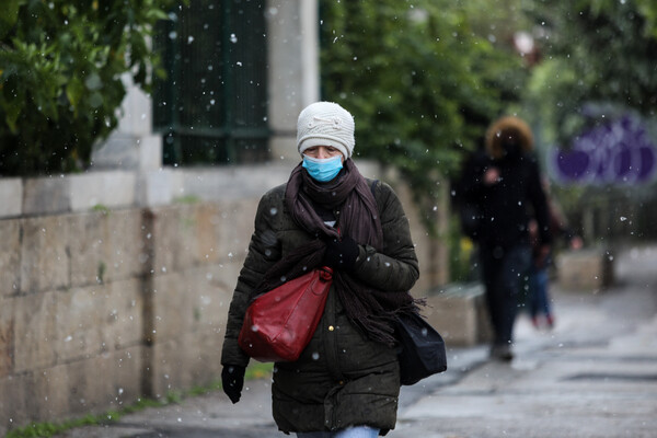Κακοκαιρία «Μήδεια»: Εικόνες από τη χιονόπτωση στο Σύνταγμα - Τι θα συμβεί τις επόμενες ώρες στην Αθήνα