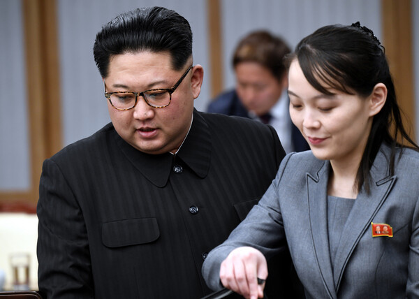 Βόρεια Κορέα: Ο Κιμ Γιονγκ Ουν υποβαθμίζει την αδερφή του