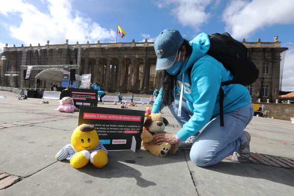 Κολομβία: Λούτρινα αρκουδάκια κατά της σεξουαλικής κακοποίησης παιδιών - Σχεδόν 40 θύματα την ημέρα