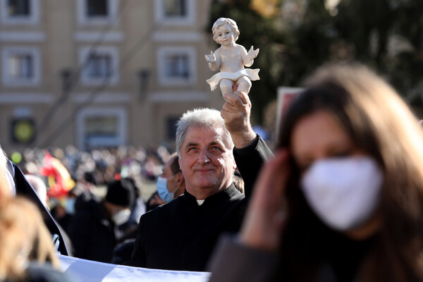 Ιταλία: «Ο κορωνοϊός είναι συνωμοσία των άθεων» διατυμπανίζει το Ράδιο Μαρία με εκατομμύρια πιστούς ακροατές