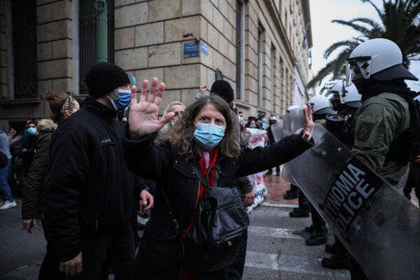 Αθήνα: Ένταση και προσαγωγές σε συγκέντρωση για τον Δημήτρη Κουφοντίνα