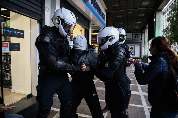 Αθήνα: Ένταση και προσαγωγές σε συγκέντρωση για τον Δημήτρη Κουφοντίνα