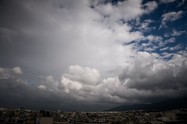 Η κακοκαιρία πλήττει την Αττική - Καταστροφές στις Σέρρες, σε οριακό σημείο η στάθμη του Πηνειού [ΒΙΝΤΕΟ]