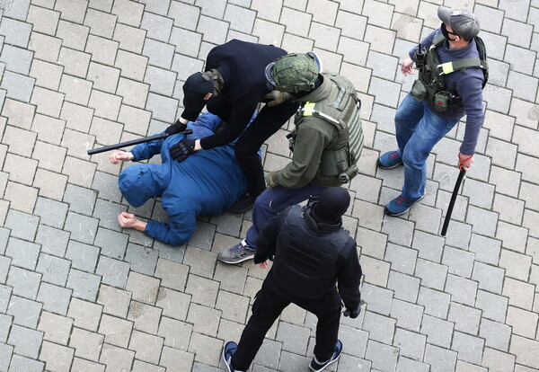 Λευκορωσία: Πάνω από 300 συλλήψεις διαδηλωτών - Λουκασένκο: «παρωδία της Δημοκρατίας» οι εκλογές στις ΗΠΑ