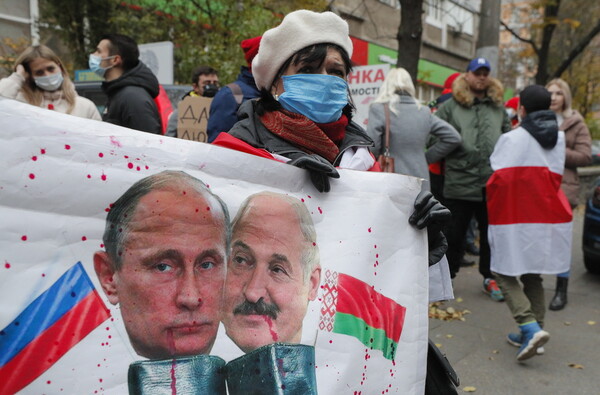 Λευκορωσία: Μαζικές κινητοποιήσεις μετά από θάνατο διαδηλωτή - Συλλήψεις, δακρυγόνα και σφαίρες καουτσούκ